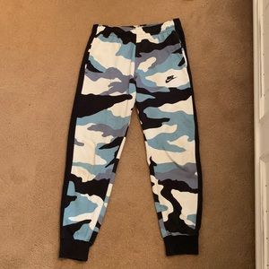 Nike men’s camo joggers size small